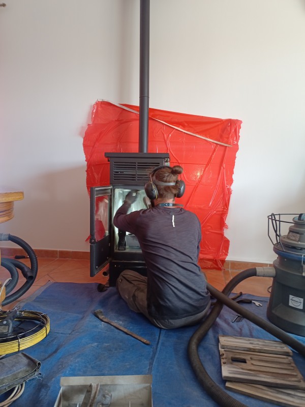 Ramonage et entretien d'un poêle  à granulé sur Pierrelatte