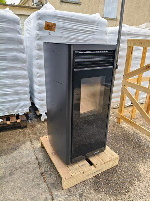 Poêle a granulés Lasian le moins cher et le plus complet. extrêmement silencieux 