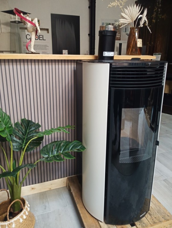 Poêle a granulés Lasian le moins cher et le plus complet. extrêmement silencieux 