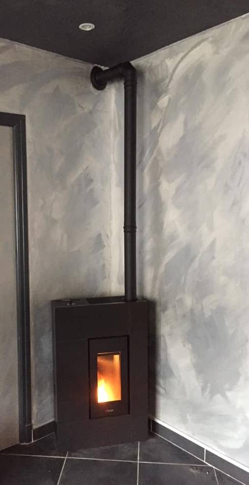 Poêle à granulé Spirit 5 de chez cadel installé à Mondragon