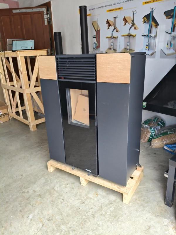 Poêle a granulés Lasian le moins cher et le plus complet. extrêmement silencieux 