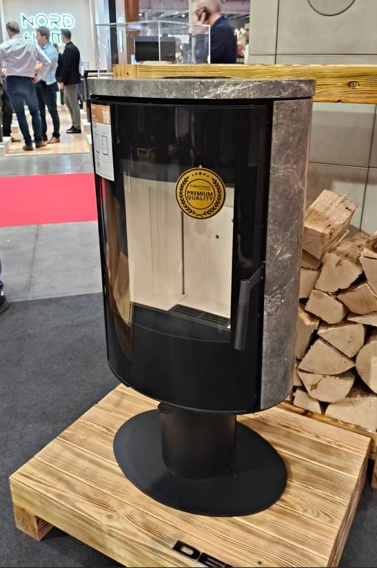 Poêle à bois belle finition en pierre Vaucluse mondragon marque : Defro Home