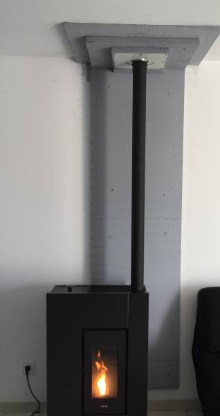 Poêle à granulé Spirit 3 de chez cadel installé à Pierrelatte