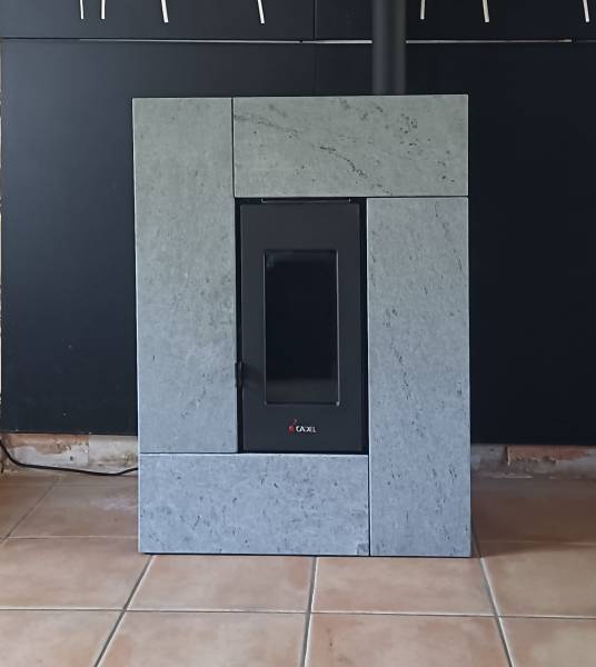 Poêle à granulé Grace 7 de chez cadel installé à Saint martin d'Ardèche