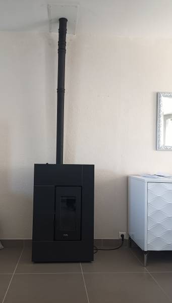 Poêle à granulé Spirit 5  de chez cadel posé à Saint Paul trois châteaux