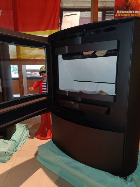 Poêle à bois APUS de marque Königshütte disponible pour DONZERE