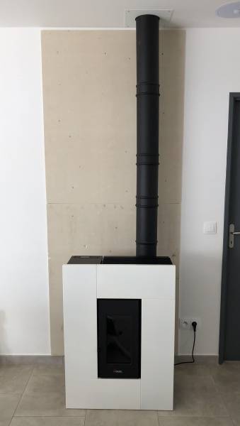 Poêle à granulé Grace 7 de chez cadel installé à  Carsan