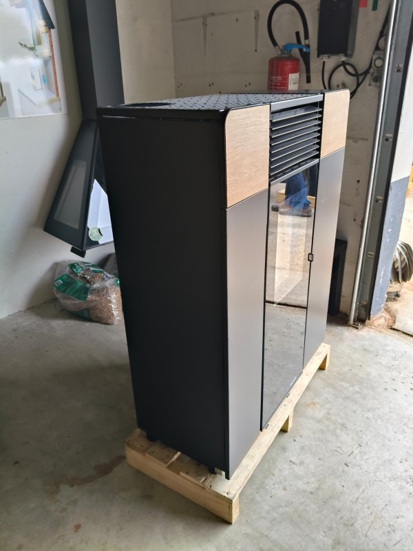 Poêle a granulés Lasian le moins cher et le plus complet. extrêmement silencieux 