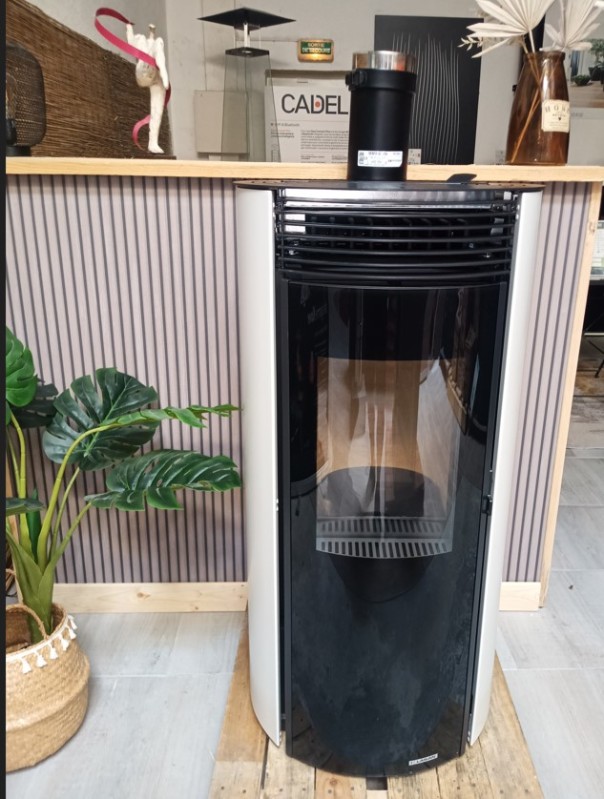 Poêle a granulés Lasian le moins cher et le plus complet. extrêmement silencieux 