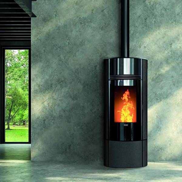 Poële  à granulé Super 7  de chez klover avec fonte et motoréducteur en 24V silencieux